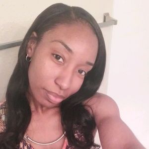 Meet your Posher, Raquel